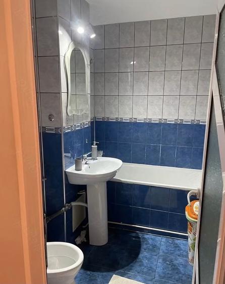 Apartament cu 2 camere decomandat în Rovine