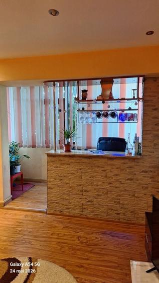 Apartament cu 3 camere decomandat în Prundu