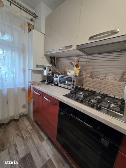 Apartament cu 3 camere decomandat în Exterior Vest