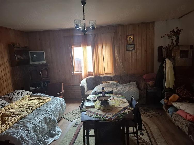 Casă cu 5 camere cu Teren 240 Mp în Central