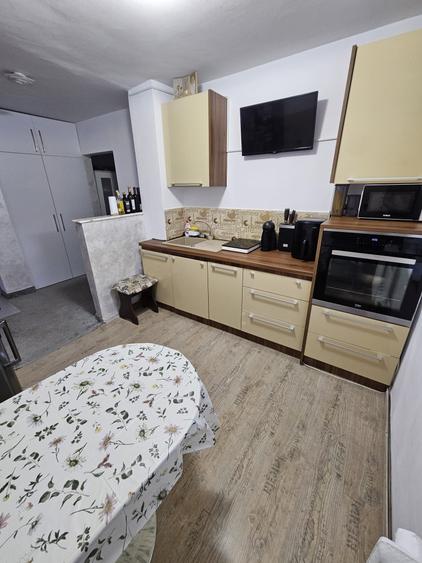 Apartament cu 2 camere decomandat în Trocadero
