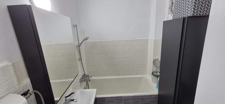 Apartament cu 2 camere semidecomandat în Aleea Carpați