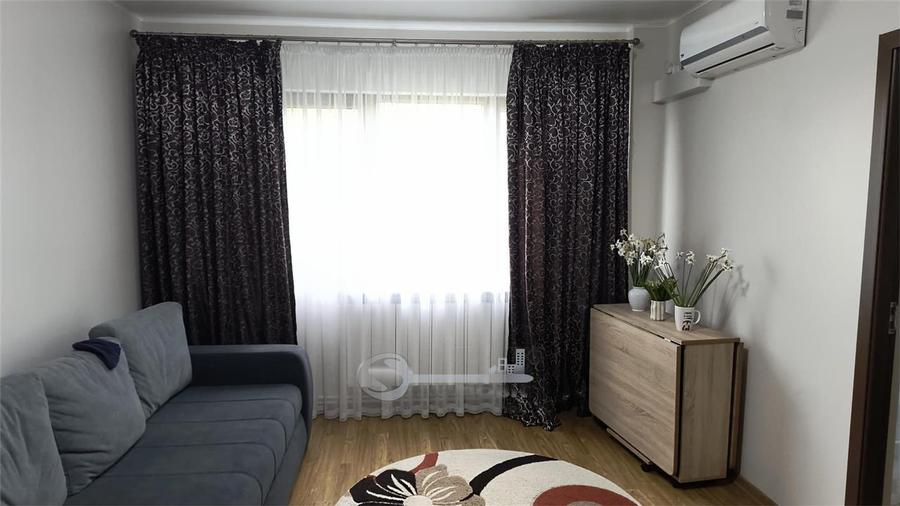 Apartament cu 3 camere nedecomandat în Podu Roș