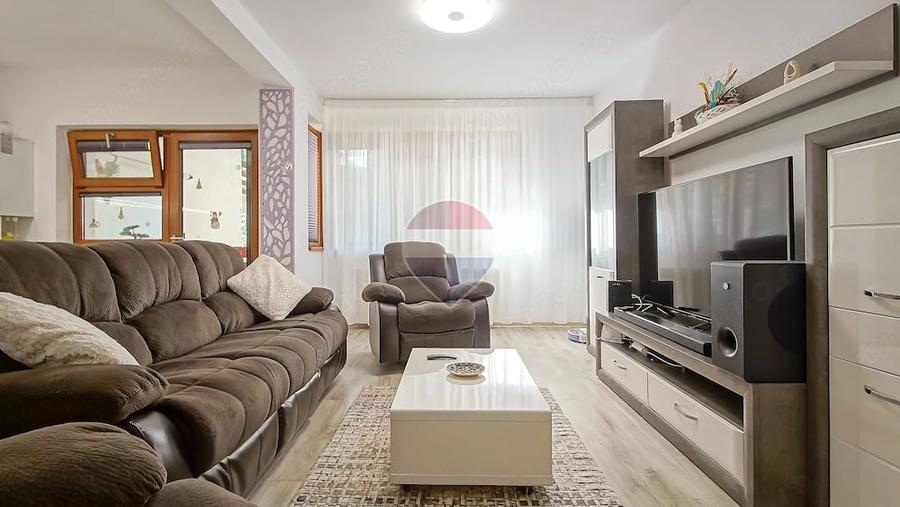 Apartament cu 4 camere decomandat în Cioplea
