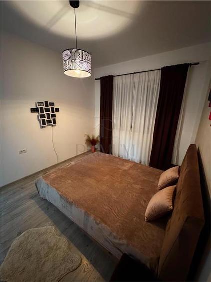 Apartament cu 3 camere semidecomandat în Soarelui