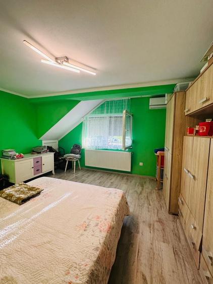 Casă individuală cu 7 camere cu Canalizare în Sărsig