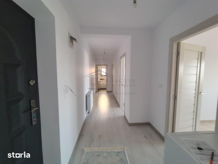 Apartament cu 3 camere în Ipotești