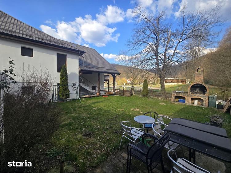Casă cu 5 camere cu Teren 500 Mp în Marginea