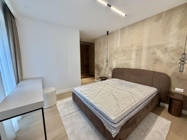 Apartament cu 4 camere semidecomandat în Aviatorilor