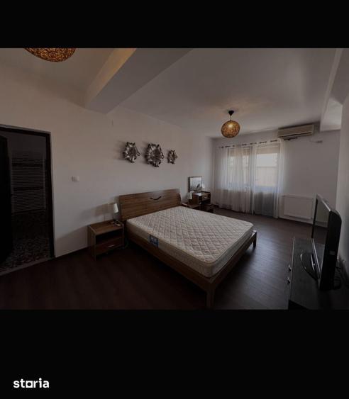 Casă cu 9 camere cu Teren 174 Mp în Colentina