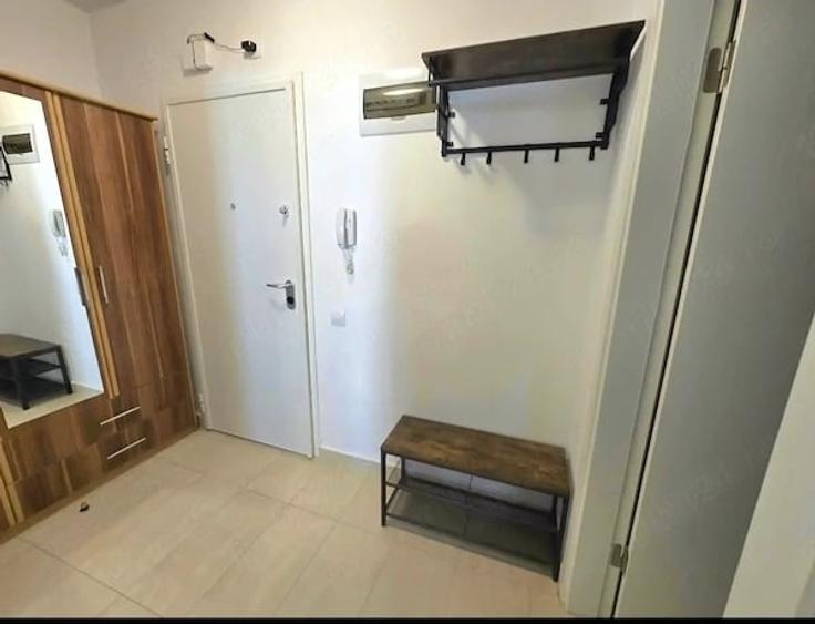 Garsonieră decomandată în Titan