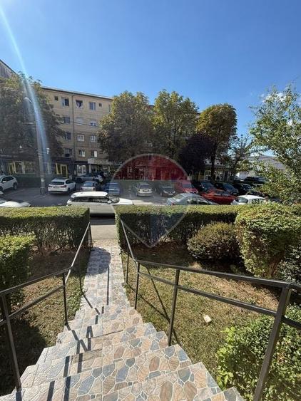 Birou, de 45 mp, în Traian