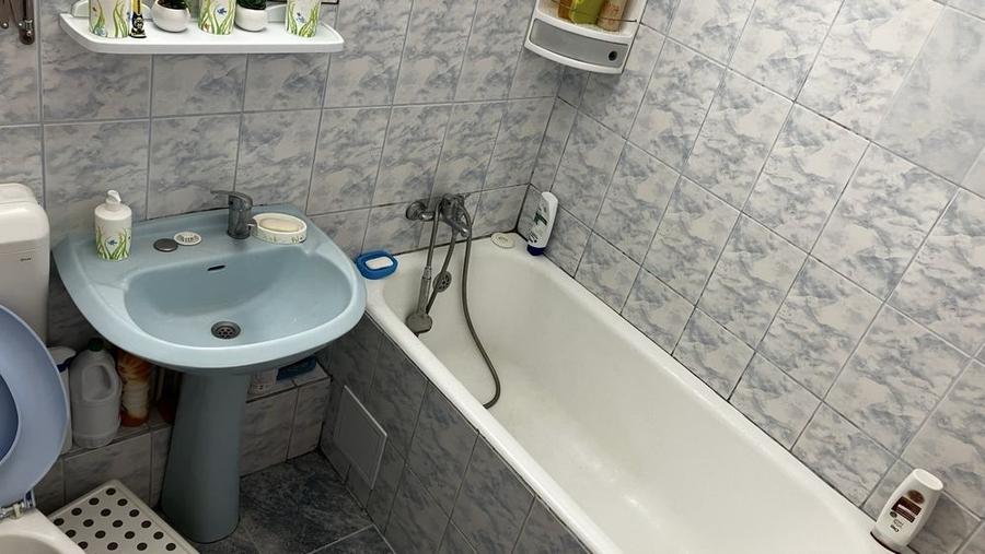 Apartament cu 3 camere decomandat, mobilat în Regie