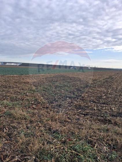 Teren agricol intravilan de 3400 mp, în Sântion