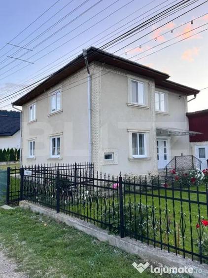 Casa de vanzare, 8 camere, 263 mp + 400 mp teren, in Cam - 1