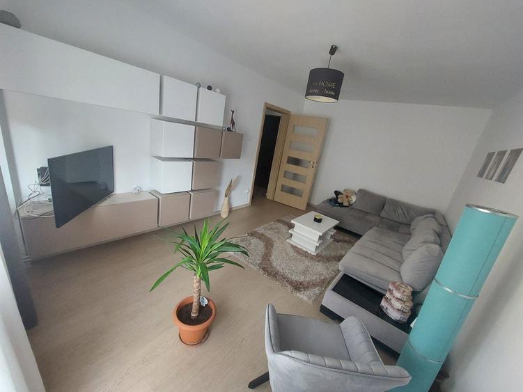 Proprietar, vand apartament 3 camere, et.2, str. B.P. Hasdeu - 1