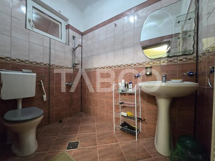 Casă individuală cu 4 camere cu Canalizare în Gușterița