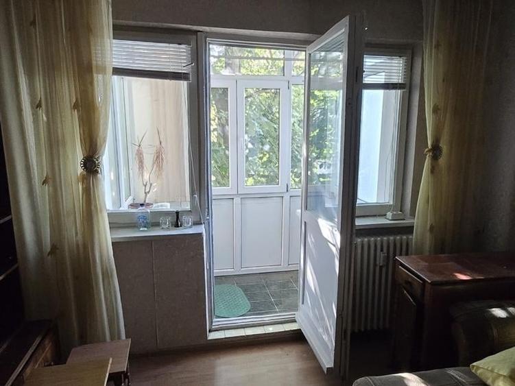 Apartament cu 2 camere semidecomandat, mobilat în Craiovița Nouă