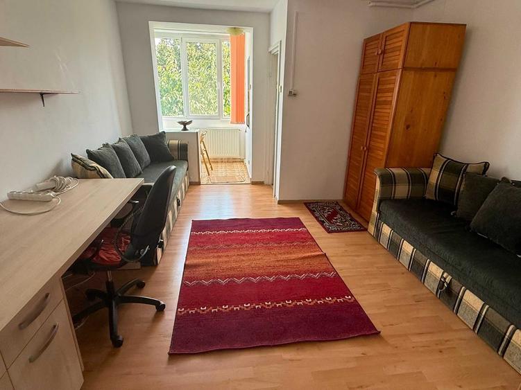 Garsonieră decomandată în 7 Noiembrie