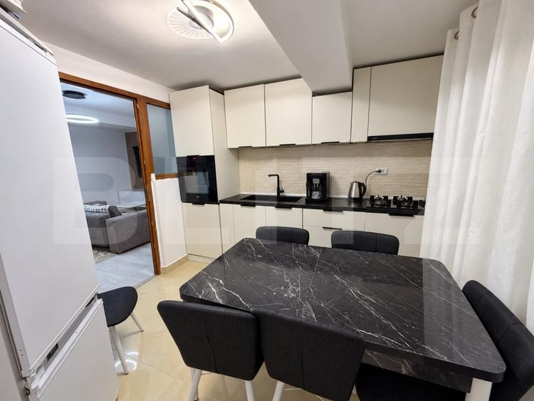 Apartament cu 3 camere decomandat, mobilat în Vișani
