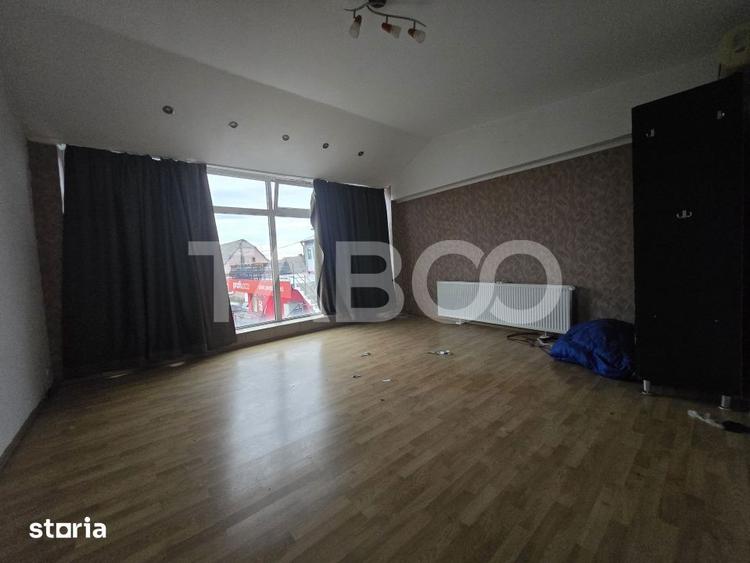 Apartament cu 4 camere decomandat în Slimnic