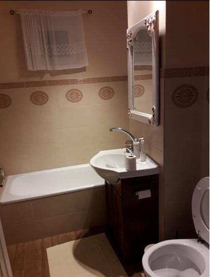Apartament cu 3 camere decomandat, mobilat în Lipovei