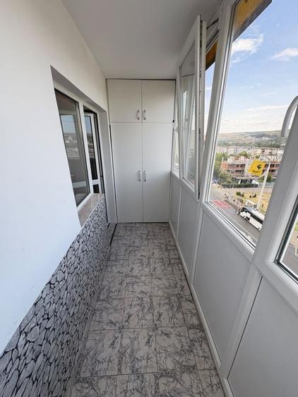 Apartament cu 3 camere decomandat în Florești