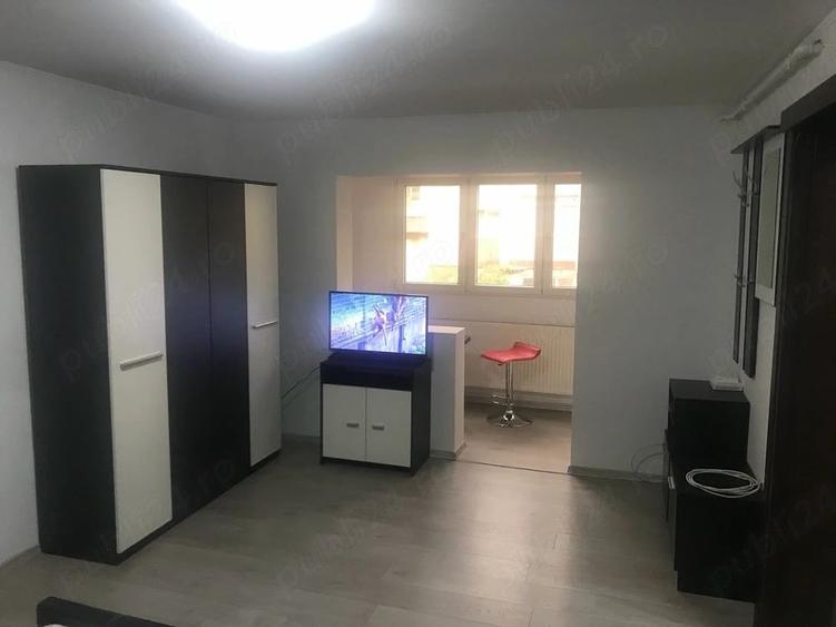 Garsonieră decomandată în Central