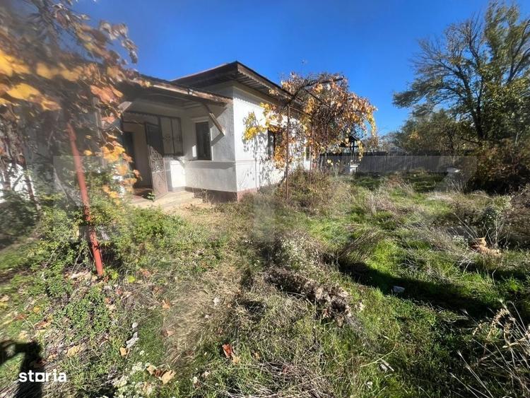 Casă cu 3 camere cu Teren 4500 Mp în Răcari