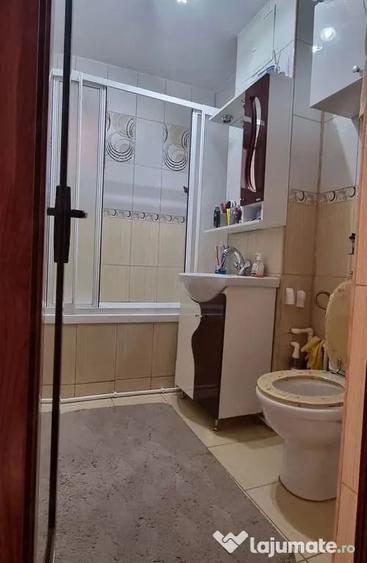Apartament cu 2 camere decomandat în Micro 20