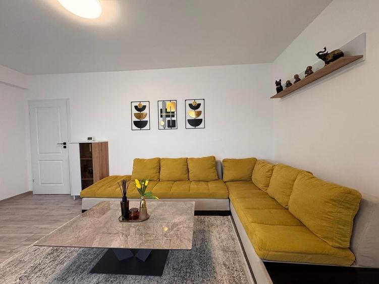 Apartament cu 3 camere decomandat, mobilat în Cristian