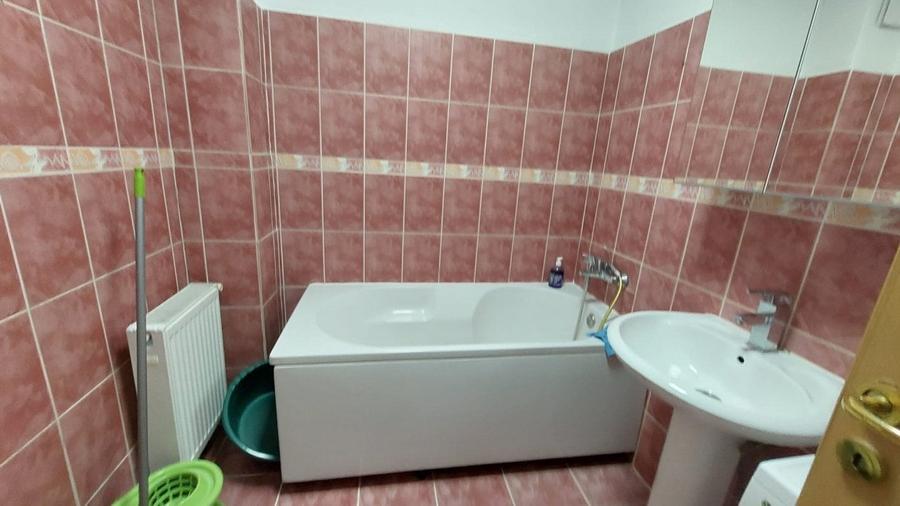 Apartament cu 3 camere în Broscărie