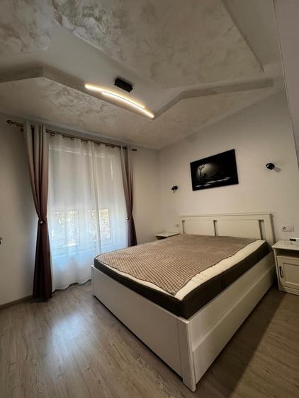 Apartament cu 2 camere decomandat în Podul de Fier