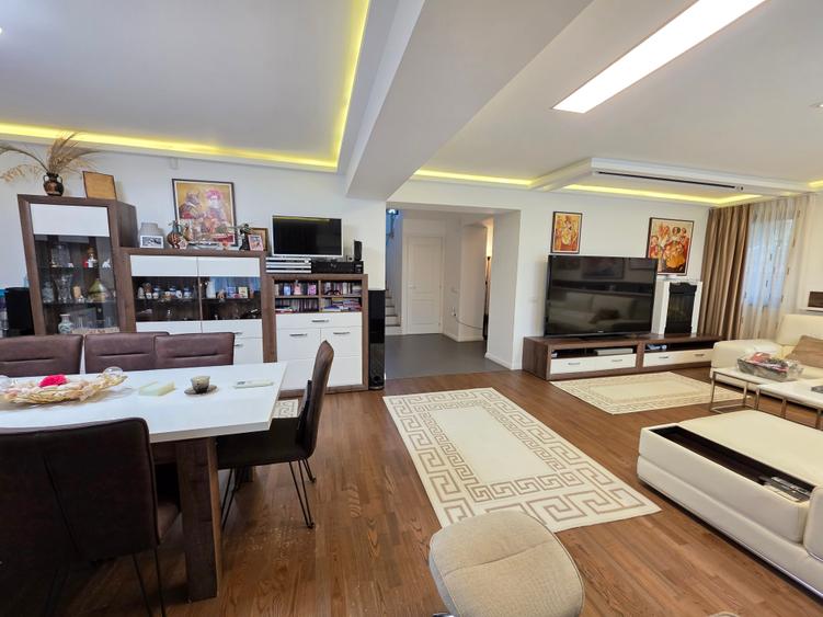 Casă individuală cu 10 camere cu Teren 620 Mp în Mogoșoaia