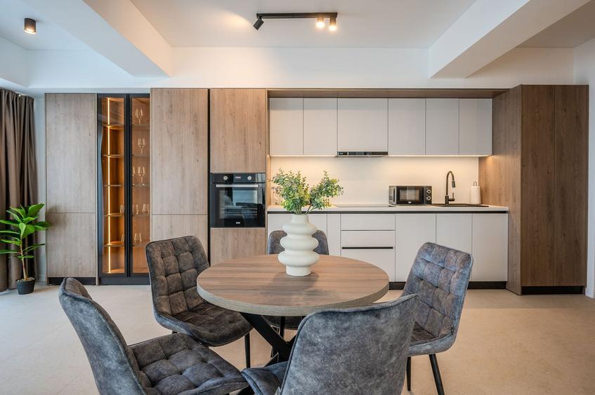 Apartament cu 3 camere decomandat în Mamaia-Sat
