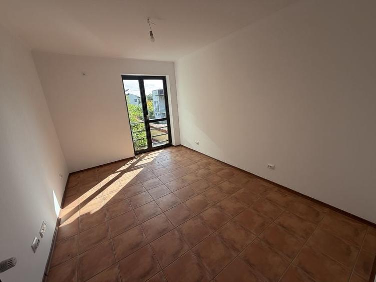 Casă cu 4 camere în Ștefănești
