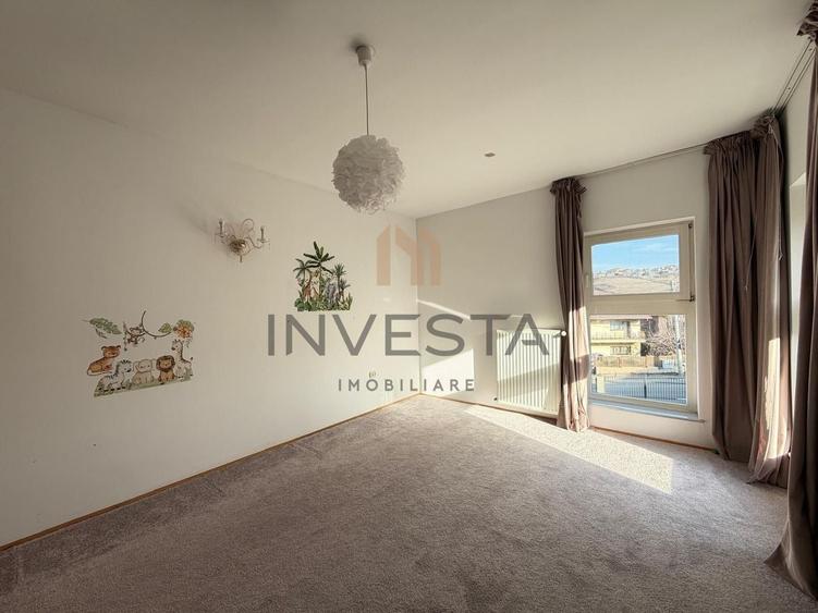 Casă individuală cu 5 camere cu Canalizare în Mănăștur