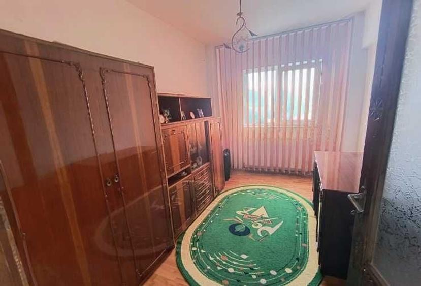 Apartament cu 3 camere decomandat în Valea Muscelului