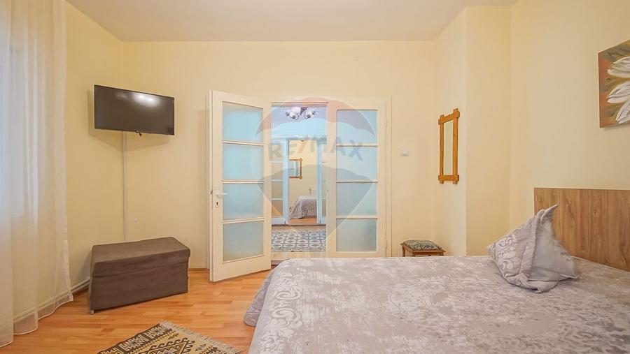 Casă individuală cu 8 camere cu Teren 485 Mp în Central