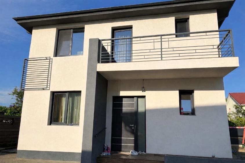 Casă individuală cu 4 camere cu Canalizare în Lumina