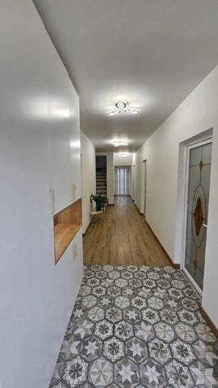 Casă cu 5 camere cu Teren 300 Mp în Central