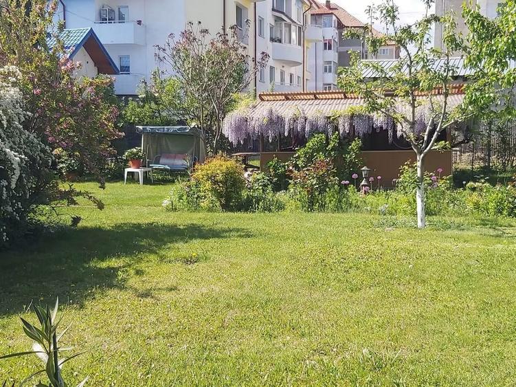 Casă individuală cu 5 camere cu Canalizare în Moinești