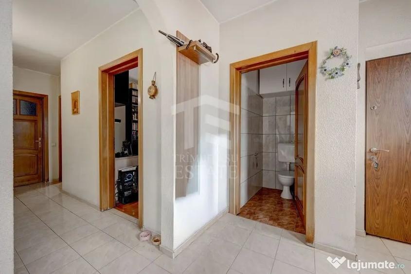 Spațiu comercial, de 950 mp, în Romană