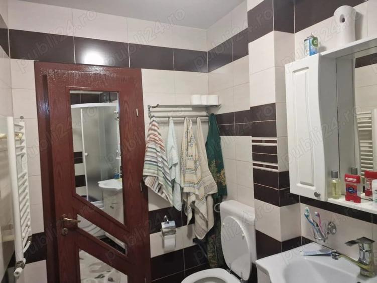 Apartament cu 3 camere decomandat în Calea Romanului