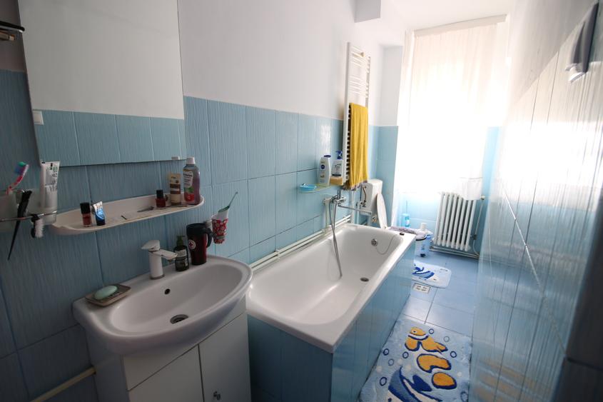 Casă individuală cu 4 camere cu Canalizare în Central