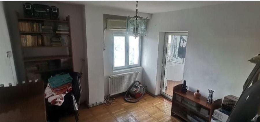 Apartament cu 3 camere decomandat în Radu Negru
