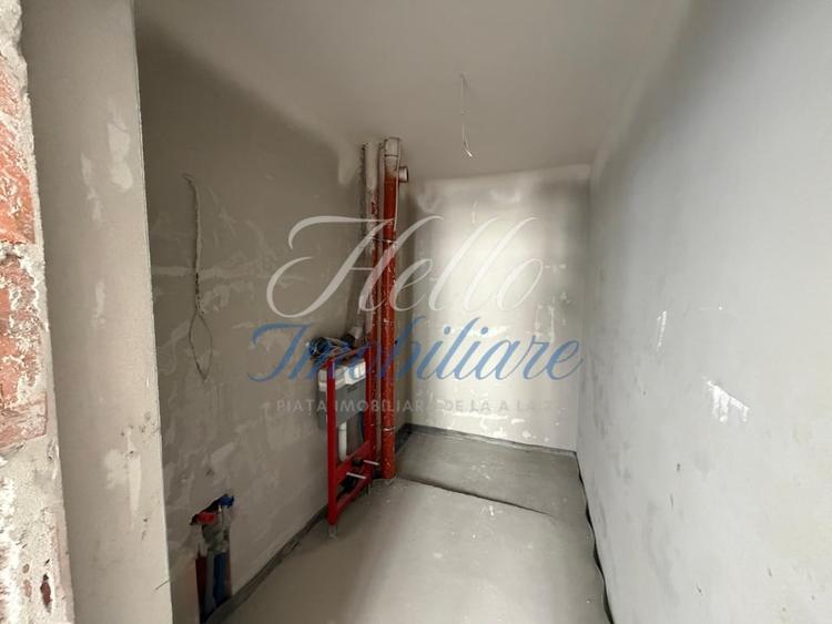 Apartament cu 3 camere semidecomandat în Florești