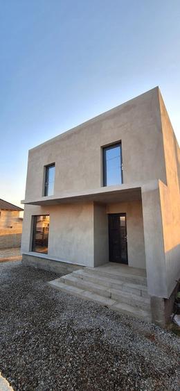 Casă cu 4 camere cu Teren 270 Mp în Periferie