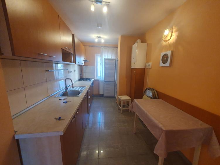 Apartament cu 3 camere în Scriitorilor