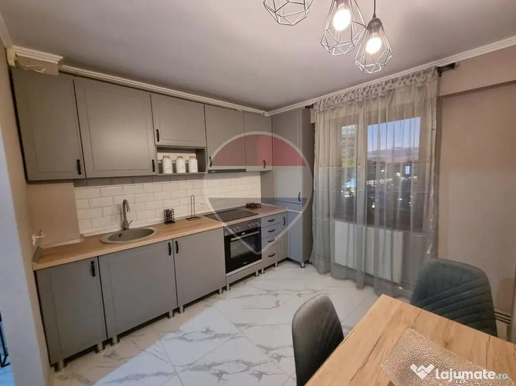 Apartament cu 2 camere decomandat în Intim
